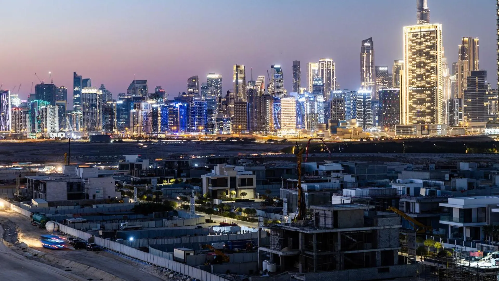Burj Khalifa View - Pool, Gym - 10 Min To Downtown Apartment Dubai
