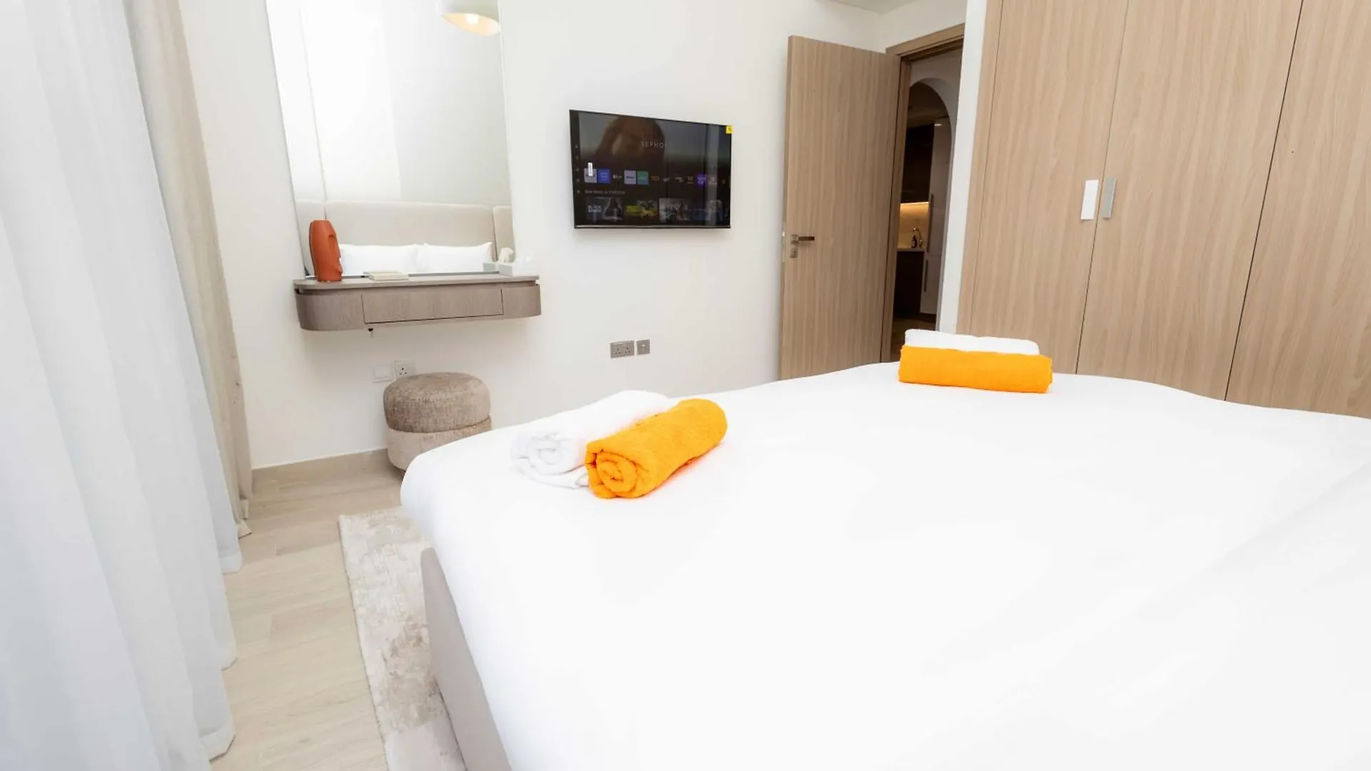 Burj Khalifa View - Pool, Gym - 10 Min To Downtown Apartment Dubai