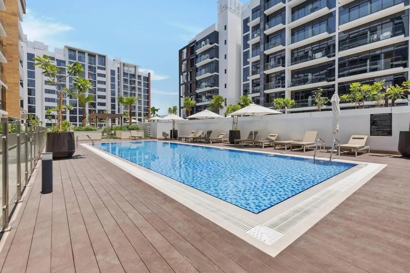 Burj Khalifa View - Pool, Gym - 10 Min To Downtown Apartment Dubai